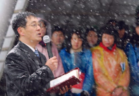 Pastor Jin Tianming preaches in the snow to members
of Beijing’s largest house church in November 2009.